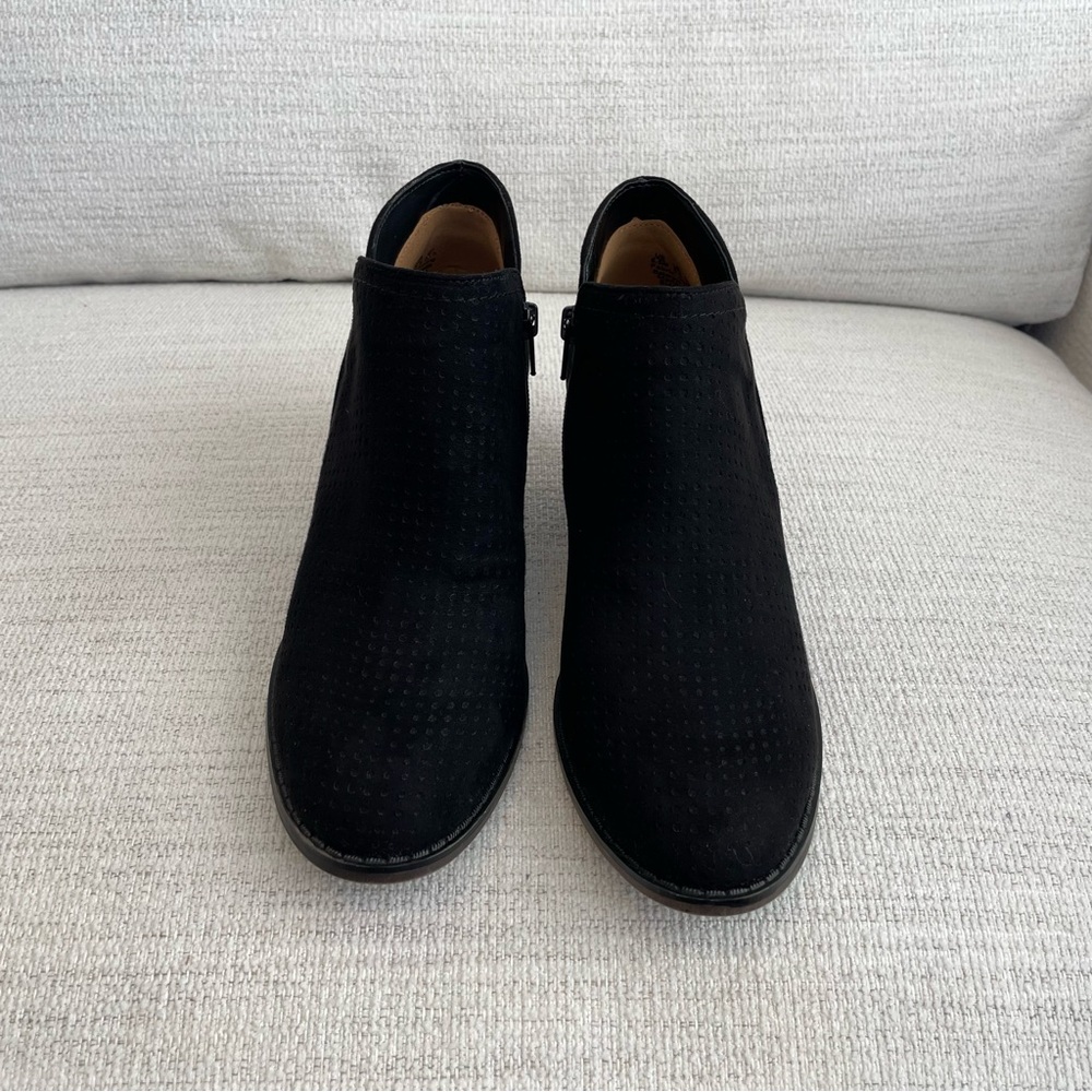 Fergie Black Ankle Booties with Wooden Heel and Zipper - Picture 2 of 12